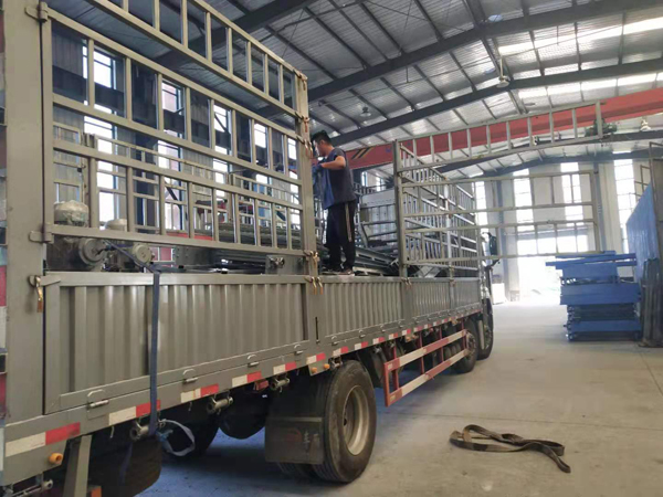 導(dǎo)軌式液壓升降貨梯 導(dǎo)軌式液壓升降貨梯